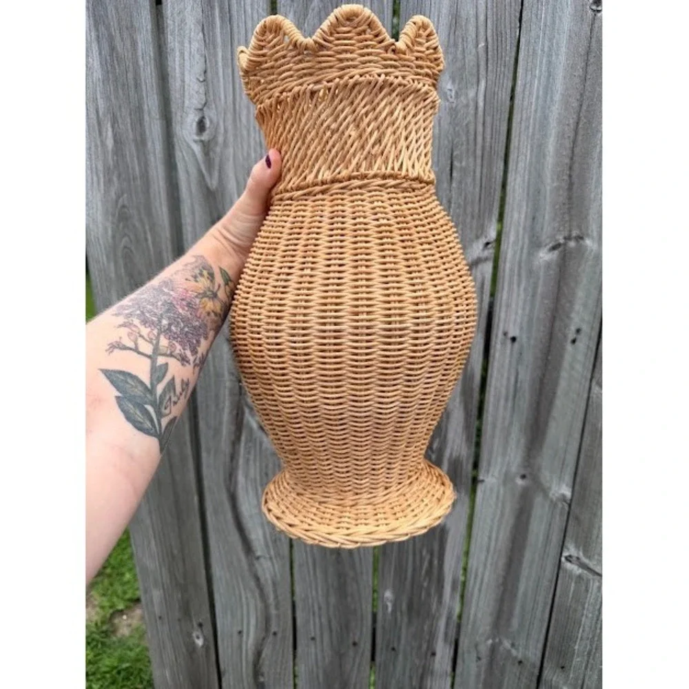 Boho Coastal Woven Wicker Scalloped Rim Vase Tan Rustic Cottagecore Home Decor